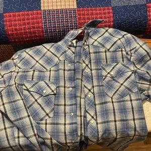 Wrangler wrancher pearl snap